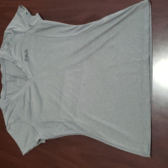 Fila Short Sleeve V Neck Wicking Fitted Tee M VGUC - Picture 1 of 12